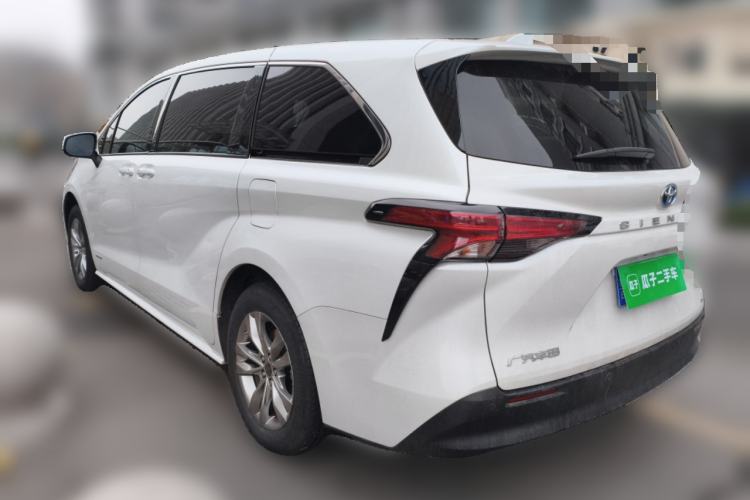 Used Toyota Sienna 2023 2.5L Hybrid Comfort Edition
