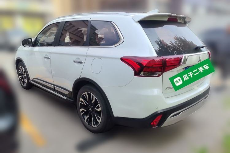 Used Mitsubishi Outlander 2019 2.4L 4x4 Zhi Xiang Edition 5 Seats China VI Standard