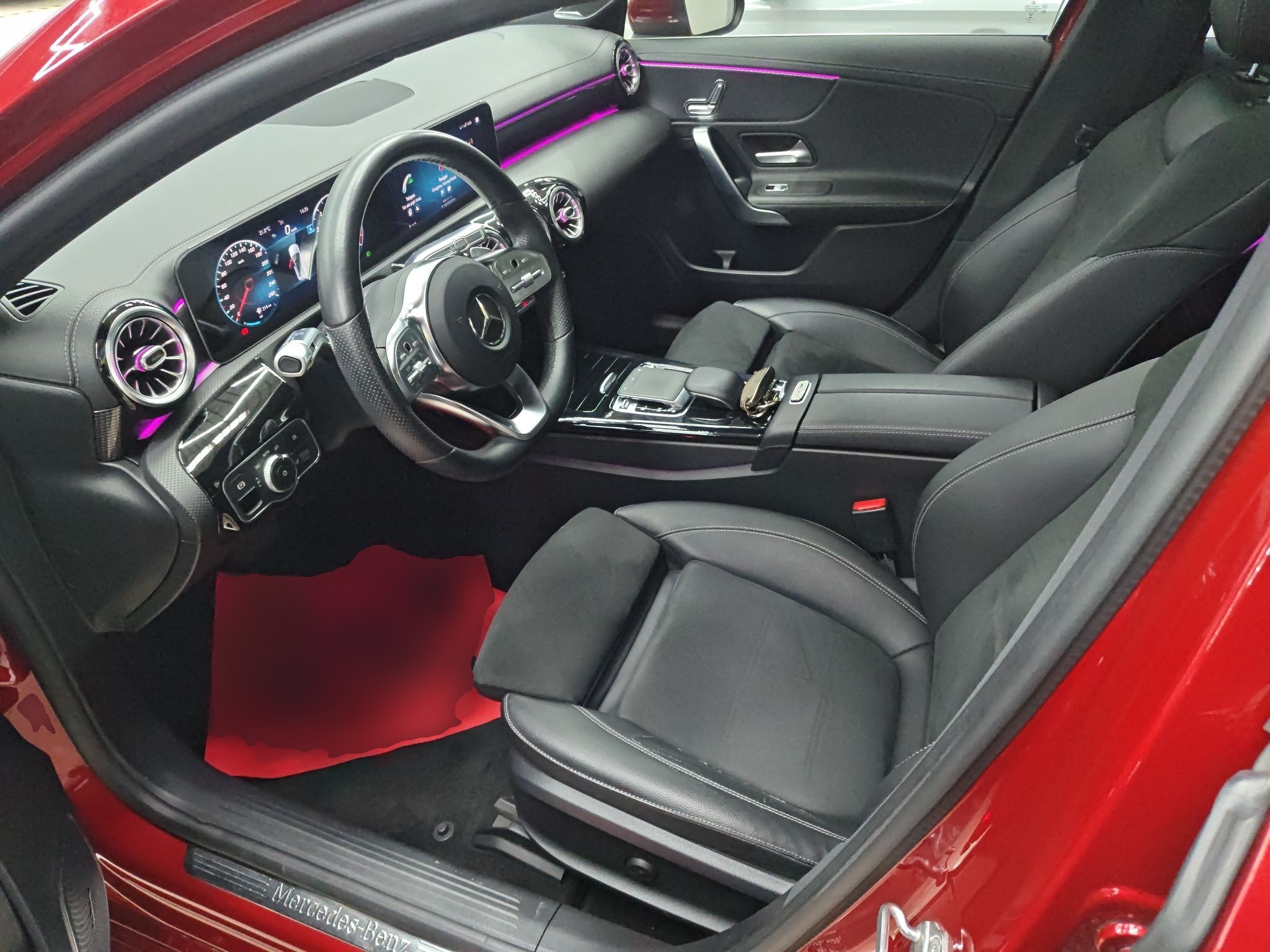 Переднее сиденье в автомобиле