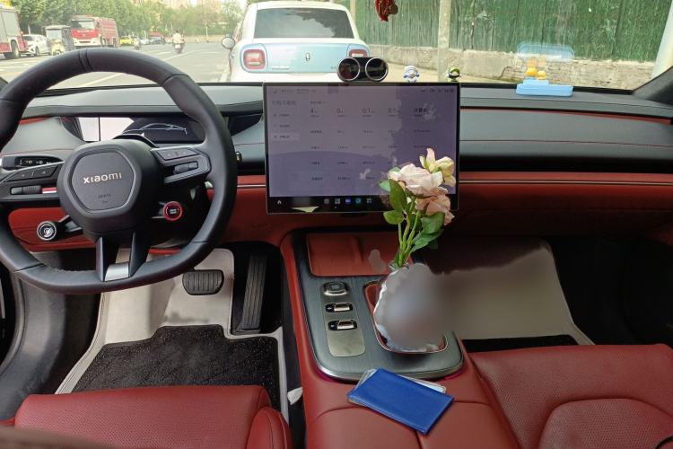 Used Xiaomi Auto SU7 2024 Rear-Drive Long-Range Intelligent Driving Version Interior 2