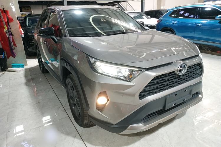 Used Toyota RAV4 2022 2.0L CVT 4x4 Style Plus Edition Front Right 45 Deg