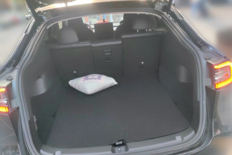 Used Tesla Model Y 2022 Long-Range All-Wheel-Drive Version