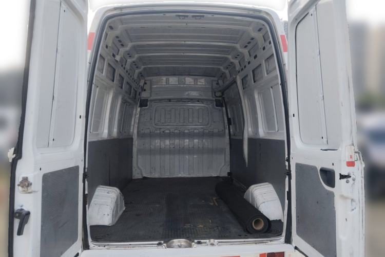 Used SAIC MAXUS Xintu V80  Trunk