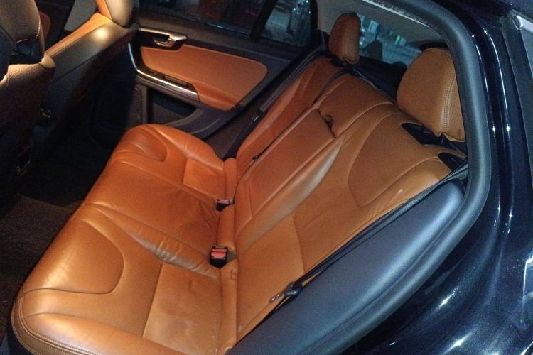 Used Volvo V60 2013 T5 Zhiya Edition
