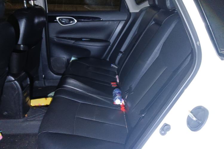 Used Nissan Sylphy 2019 1.6XV CVT Smart Connect Luxury Edition China VI Standard Left Rear Seat