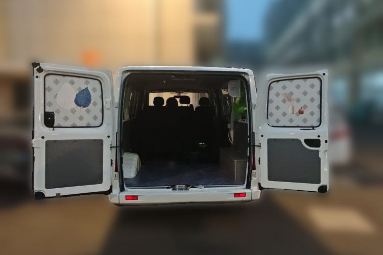 Used SAIC MAXUS Xintu V80  Trunk