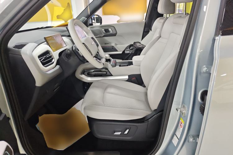 Used Formula Leopard Titanium 3 2025 501KM All-Wheel Drive Intelligent Driving Ultra Version Left Front Seat