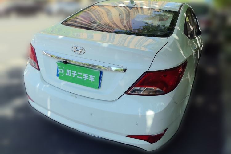 Used Hyundai Verna (older generation) 2014 1.4L Automatic Leading-Edge GLX Rear Right 45 Deg