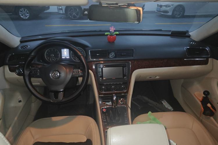 Used Volkswagen Passat 2013 1.8TSI DSG Prestige Edition Center Console