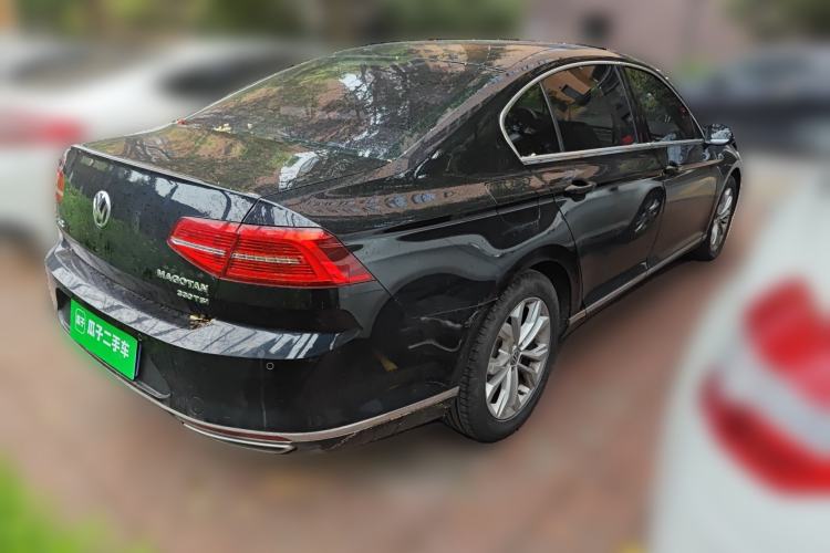 Used Volkswagen Magotan 2018 330TSI DSG Luxury Model Rear Right 45 Deg