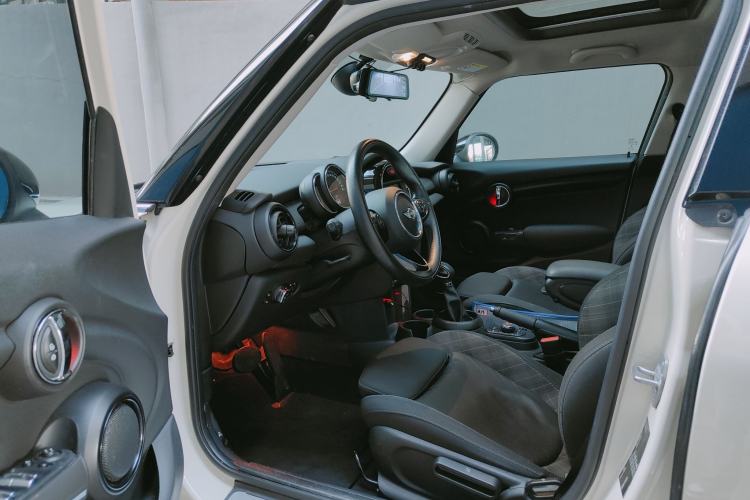 Used MINI MINI 2016 1.5T COOPER Five-Door Edition