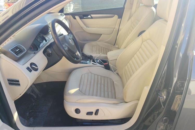 Used Volkswagen Magotan 2012 Revised Version 1.8TSI Leading Edition Left Front Seat