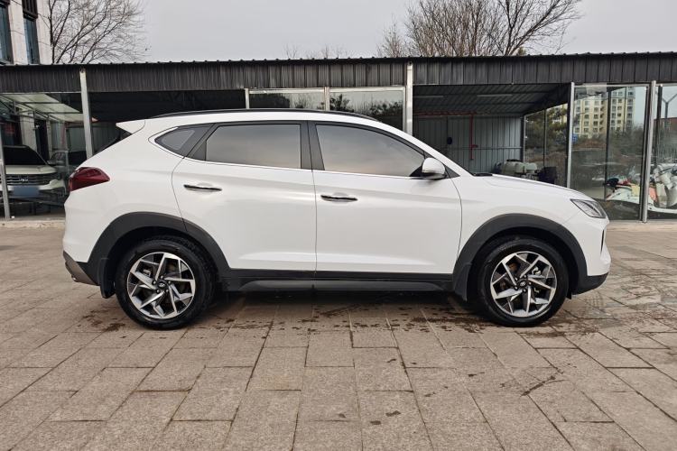 Used Hyundai Tucson 2019 280TGDi Dual-Clutch Two-Wheel Drive Fashion Edition China VI Standard
