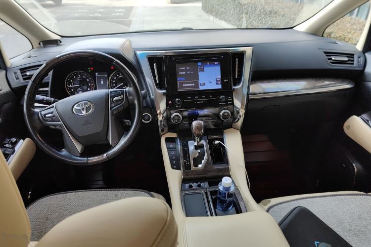 Used Toyota Alphard 2018 Revised Version 3.5L Premium Edition
