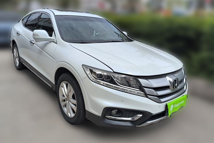 Used Honda Crosstour 2014 2.4L Luxury Edition Front Right 45 Deg