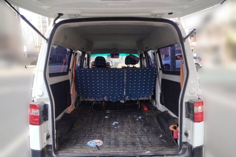 Used Jinbei Hiace X30 2023 1.5L Super-Comfortable Passenger Van 5/6/7-Seater Non-Air-Conditioned Version Model SWC15M