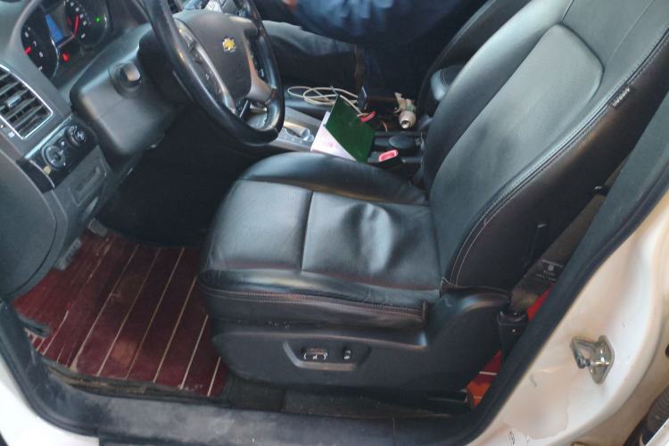 Used Chevrolet Captiva 2015 2.4L 4x4 Flagship Edition 7-Seater