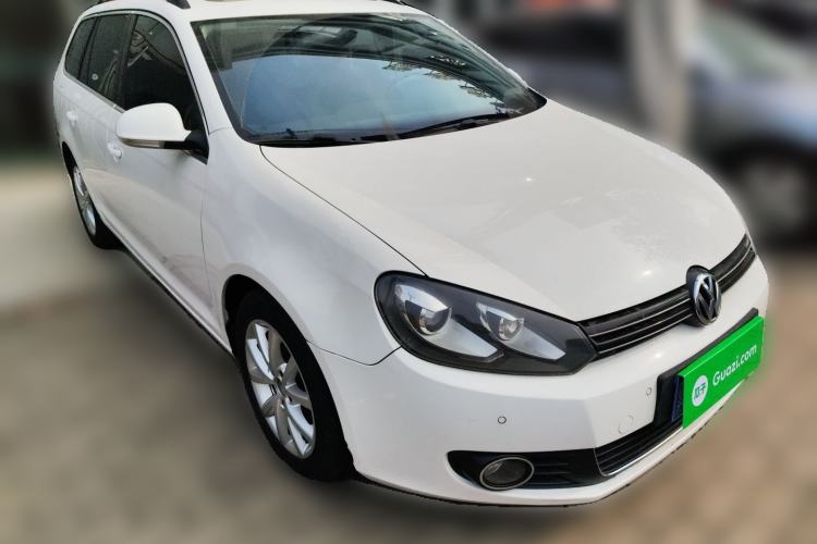 Used Volkswagen Golf 2011 1.4 TSI Comfort Travel Edition Front Right 45 Deg