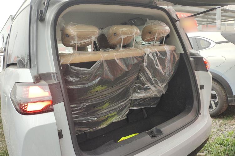 Used Wuling Wuling Starlight 730 2025 Model Plug-in Hybrid 125km Luxury Edition