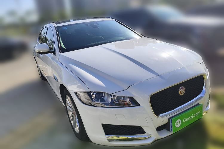 Used Jaguar XFL 2020 XFL 2.0T P200 Two-Wheel-Drive Windflower Edition Front Right 45 Deg