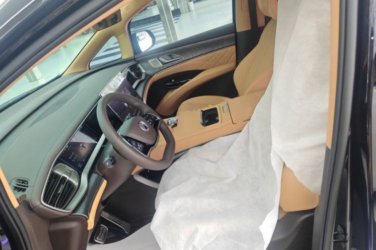 Used Denza D9 2025 DM-i Smart Drive 1020 Four-Wheel Drive Deluxe Model Left Front Seat