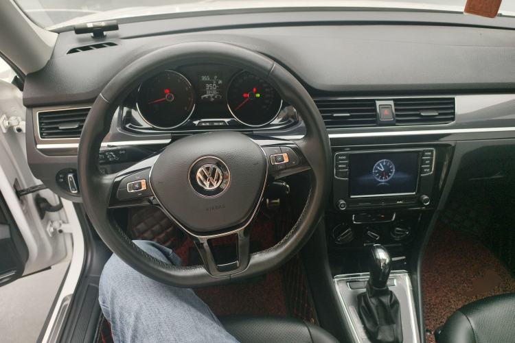 Used Volkswagen C-TREK 2020 1.5L Automatic Comfort Model Center Console