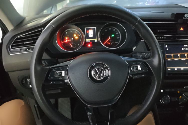 Used Volkswagen Tiguan L 2017 330TSI Automatic Two-Wheel Drive Luxury Edition Steering Wheel