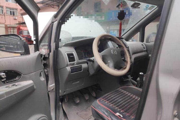 Used Dongfeng Shuaike 2013 Revised Version 1.5L Manual Comfort Trim 7 Seats China IV Standard Driver Seat