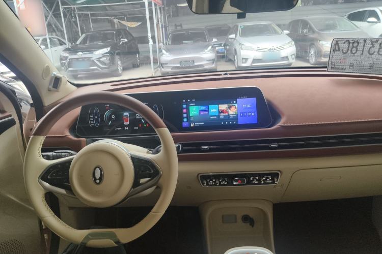 Used ORA Good Cat 2021 400km Standard Range Athena Edition Lithium-Ion Battery Center Console