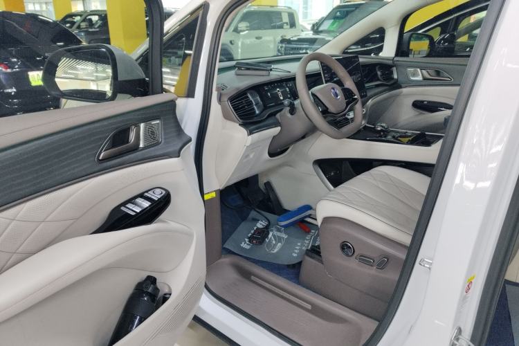 Used Denza D9 2022 DM-i 970 Four-Wheel Drive Flagship Model Driver Seat