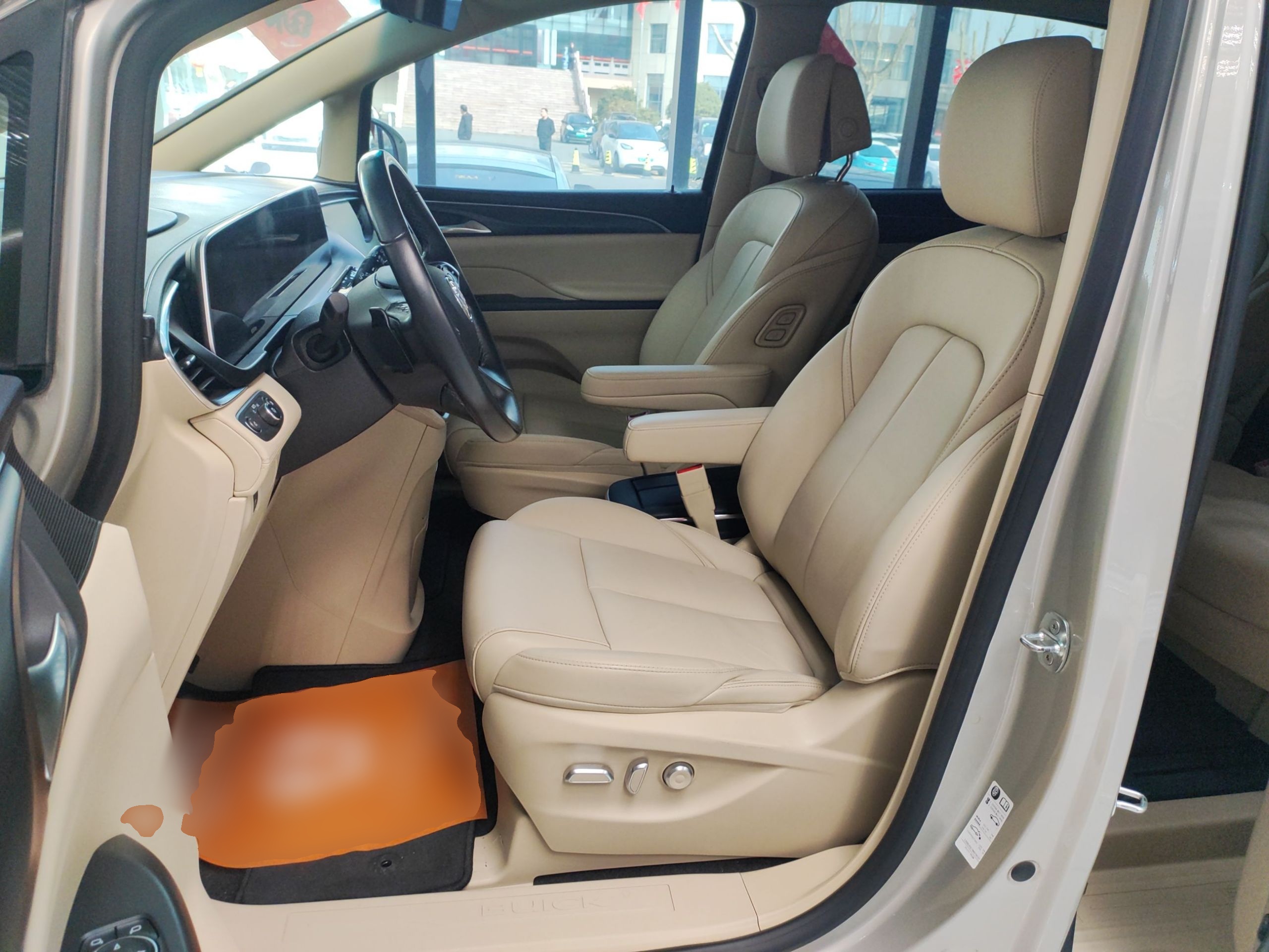 Переднее сиденье в автомобиле