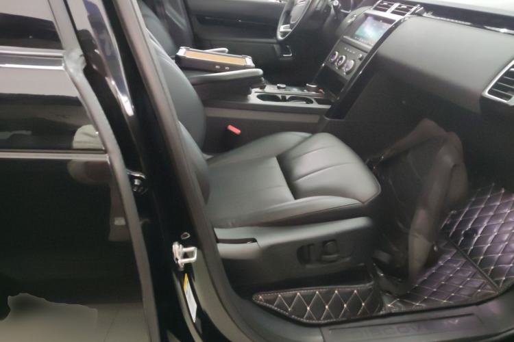 Used Land Rover Discovery 2018 3.0 SC V6 SE Right Front Seat