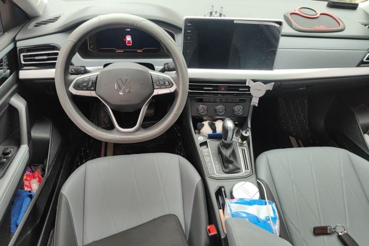 Used Volkswagen Lavida 2023 1.5L Automatic 5 Million Edition Center Console