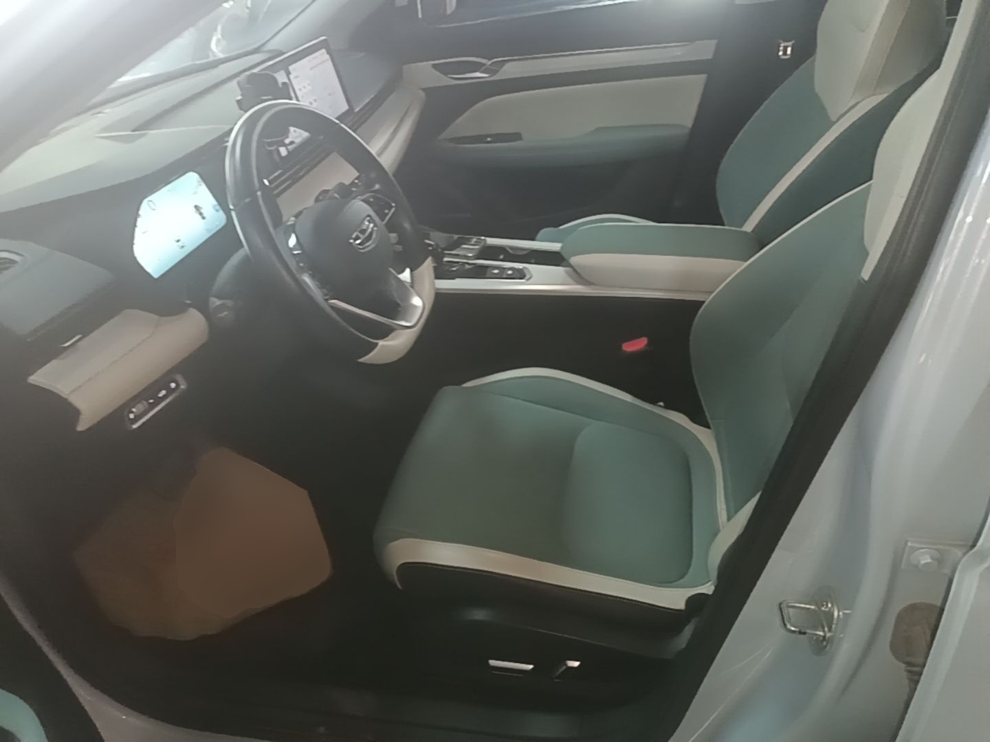 Geely Auto Emgrand L HiP 2022 1.5TD-DHT Pro 100KM Super Rui — снимка 17