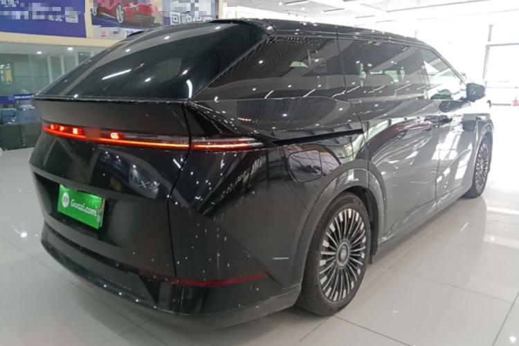 Used XPeng X9 2025 740 Ultra-Long Range Max Rear Right 45 Deg