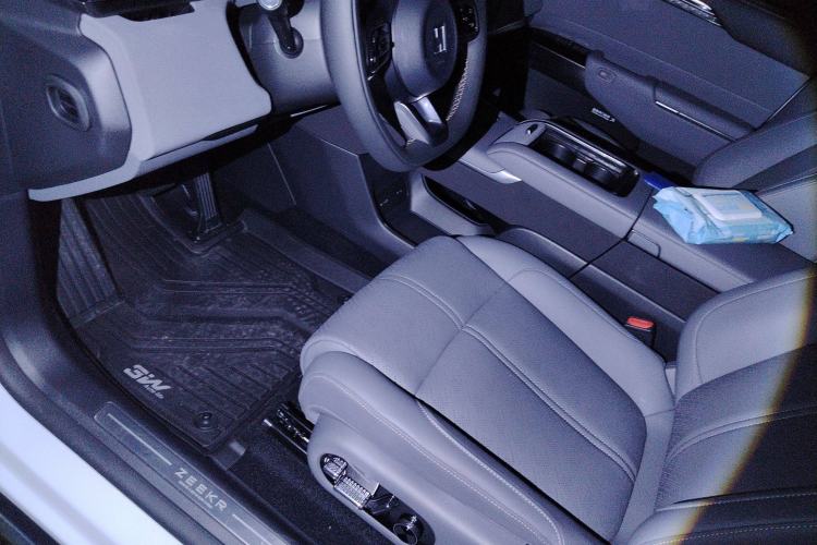 Used Zeekr 7X 2025 100 kWh Long-Range Rear-Wheel Drive with Intelligent Driving Features Left Front Seat