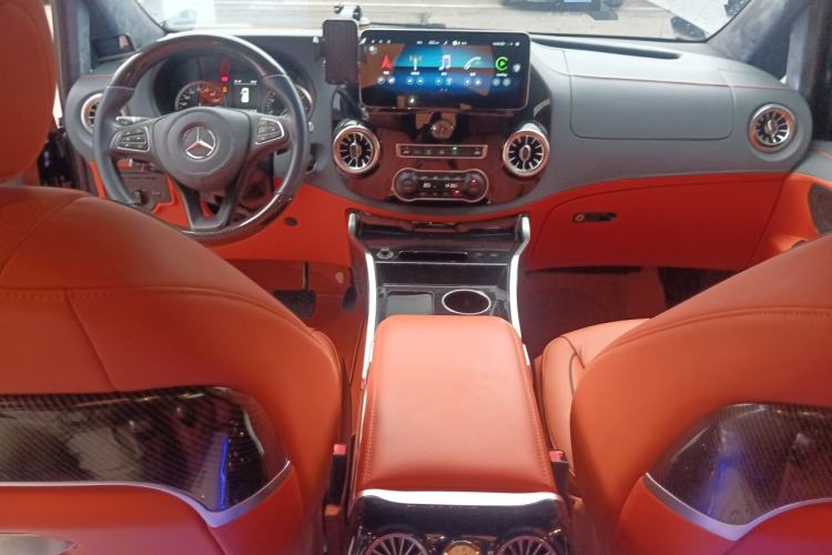 Used Mercedes-Benz Vito 2021 2.0T Elite Version 7 Seats Center Console