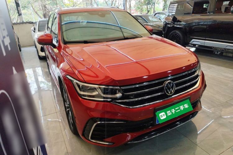 Used Volkswagen Tiguan L 2022 380TSI Automatic All-Wheel Drive R-Line Flagship 7-Seater Front Right 45 Deg