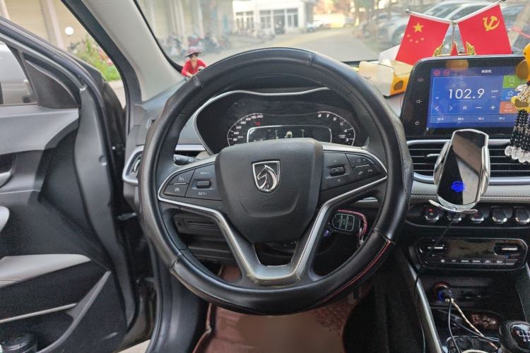 Used Baojun 510 2017 1.5L manual Comfort trim
