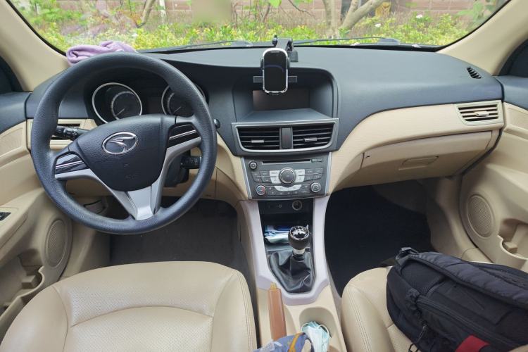 Used Soueast V5 Lingzhi 2012 1.5L Manual Comfort Edition Center Console