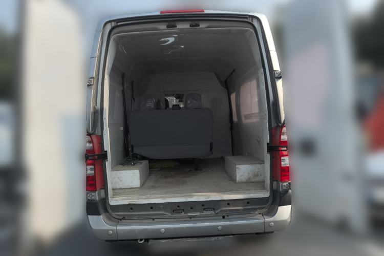 Used Foton Toano 2023 Cummins 2.8T Manual Jixiang Multi-Function Long-Wheelbase Mid-Roof Model with Rear Dual Tires Available in 7/9-Seater Configurations