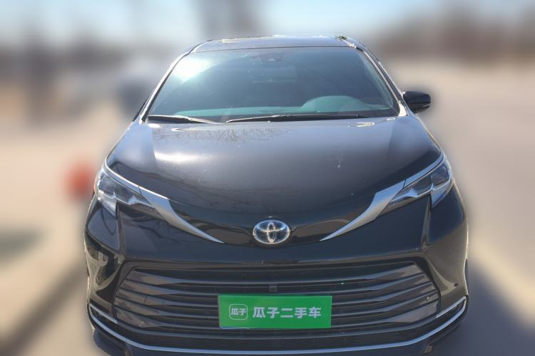 Used Toyota Sienna 2023 2.5L Hybrid Deluxe Edition
