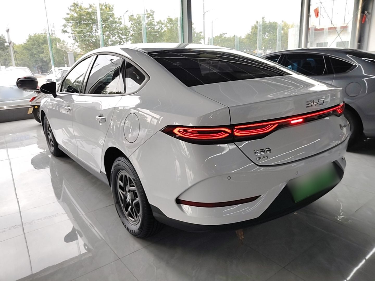 BYD Qin PLUS 2025 DM-i Smart Drive 55KM Leading Model — снимка 4