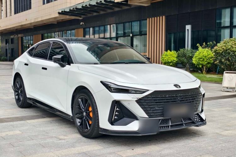 Used CHANGAN UNI-V 2024 1.5T High-Energy Version Exterior 5