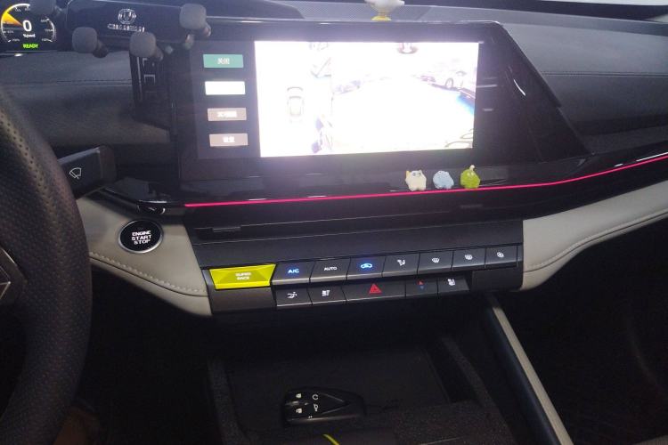 Used Changan UNI-V iDD 2023 ZhiDian iDD 1.5T 113km ZhiKu Model
