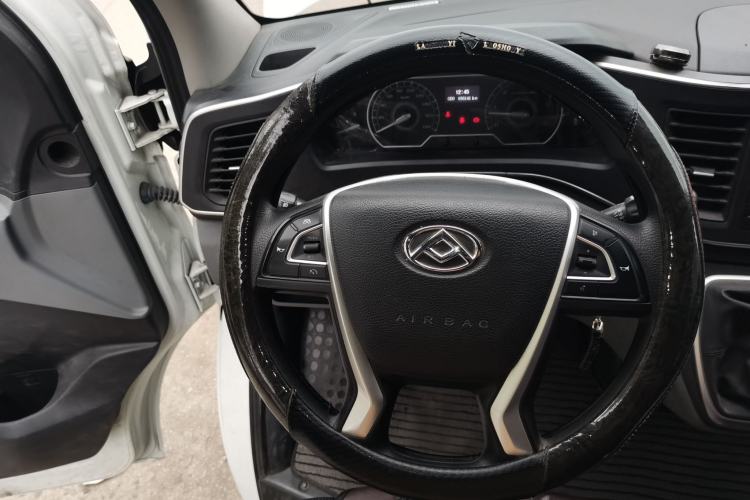 Used SAIC MAXUS Xintu V80 2024 Aotong Value Edition 6MT Long-Wheelbase Mid-Roof Model with 127 Ps Available in 6/7/8/9-Seater Configurations Steering Wheel