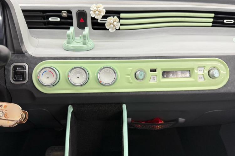 Used Wuling Hongguang MINIEV 2022 Macaron Fashion Model Lithium Iron Phosphate Audio And AC Panel