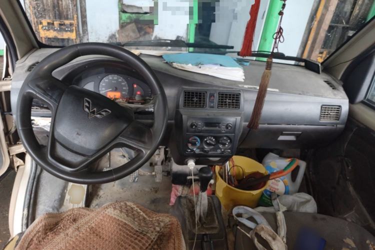 Used Wuling Rongguang 2017 1.5L Extended Basic Version Center Console