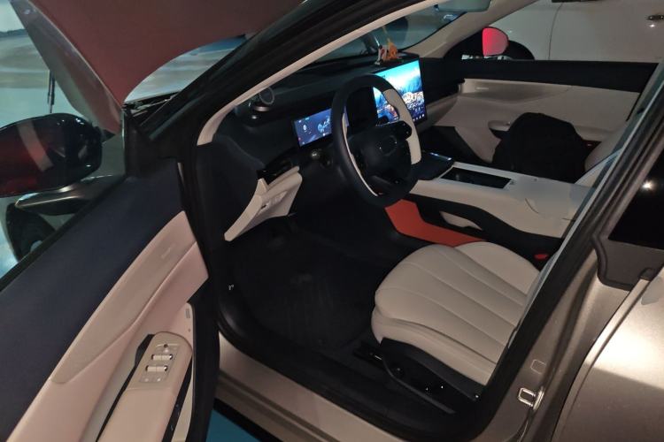 Used Lynk & Co 07 2024 EM-P 126 Long-Range Halo Driver Seat