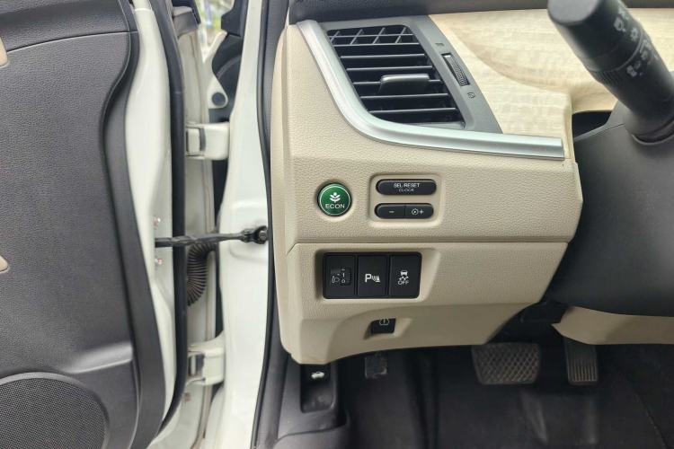 Used Honda Jade 2016 1.8L Automatic Comfort Elite Version 5 Seats Interior 6